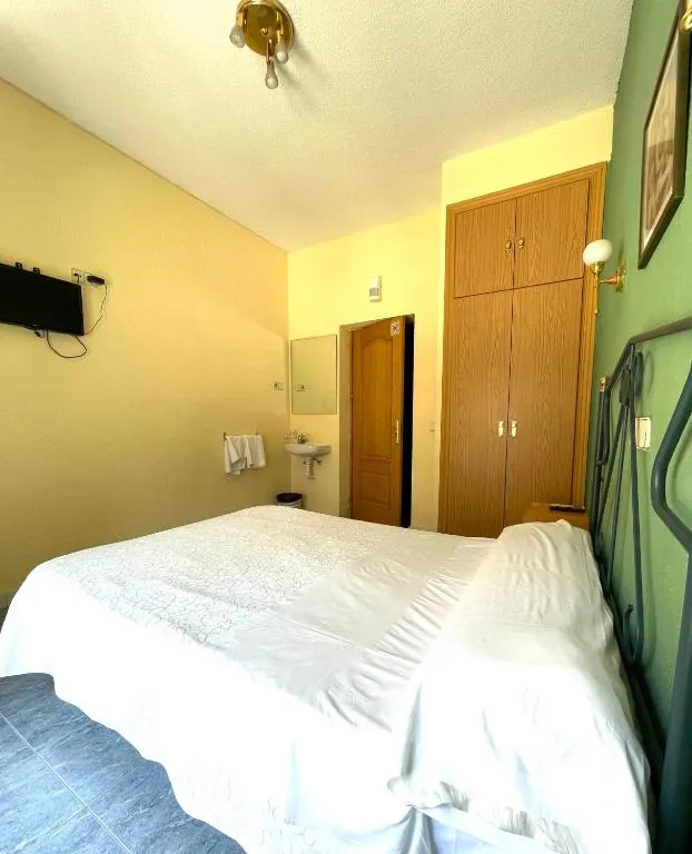 Double Room with Shared Bathroom